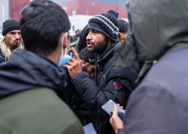 Riski var tikai pieaugt – robežsardzes priekšnieks brīdina, ka, iestājoties siltākam laikam, migranti atkal lauzīsies Latvijā