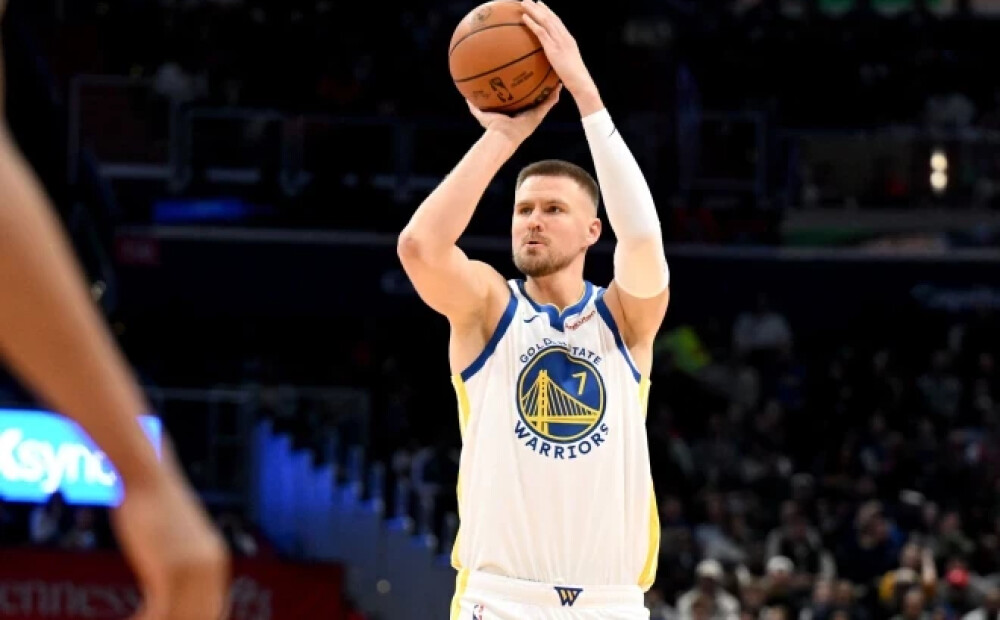 Kristaps Porziņģis trāpa karjeras 1000. tālmetienu NBA, 