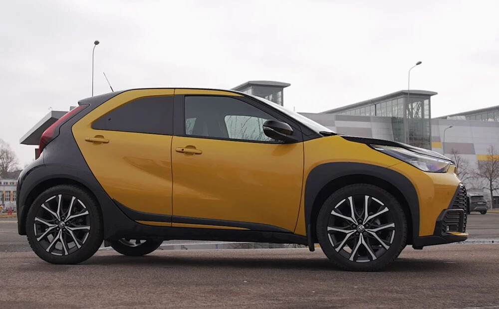 Vismazākais rūķītis. Toyota Aygo X hibrīda tests Latvijā