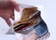 Минфин Латвии отказался от идеи следить за наличными от 750 евро