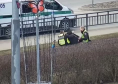 VIDEO: Daugavpilī meklētais vīrietis pats ieskrien policijas nagos, izdarot jaunu pārkāpumu