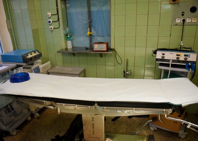 В Латвии начали уголовный процесс после смерти 24-летней женщины с пролежнями и истощением