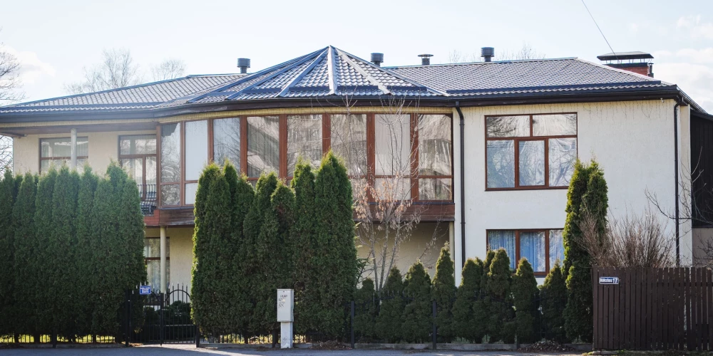 Banketu zāļu komplekss “Pie Čarli” it nebūt neizskatās pēc ēkas, kurā Rīgas musulmaņi iemīļojusi svinēt savus lielākos svētkus.