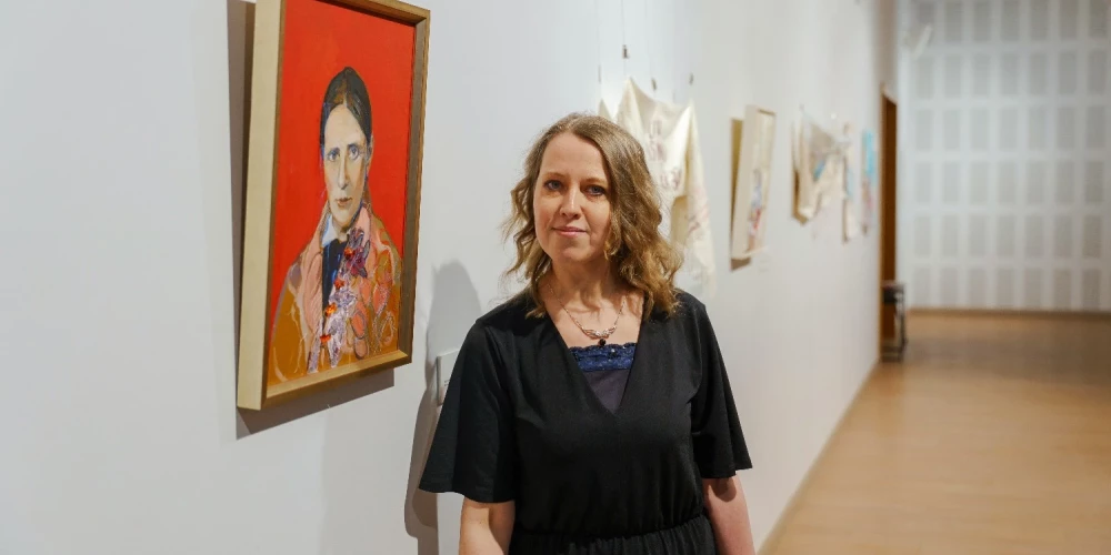 Siguldā atklāta tekstilmākslinieces Zanes Šumeiko izstāde. 