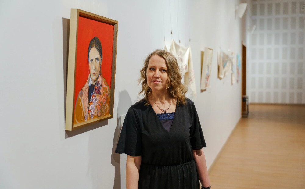 Siguldā atklāta tekstilmākslinieces Zanes Šumeiko izstāde