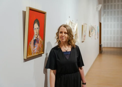 Siguldā atklāta tekstilmākslinieces Zanes Šumeiko izstāde. 