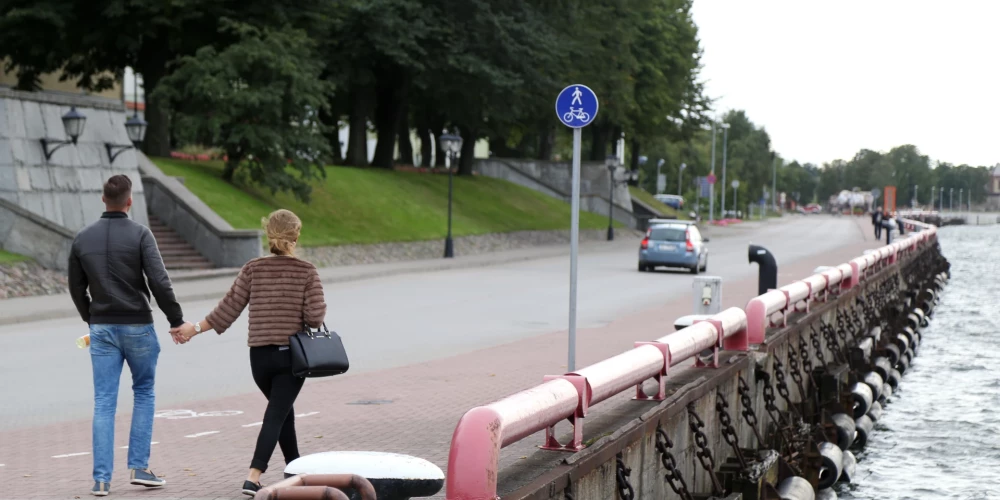 Venstpils Ostas ielas promenāde.