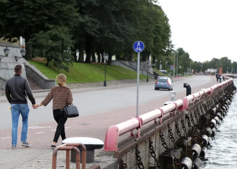 Venstpils Ostas ielas promenāde.
