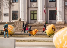 FOTO: Liepāja uzplaukusi pavasara krāsās un Lieldienu noskaņās