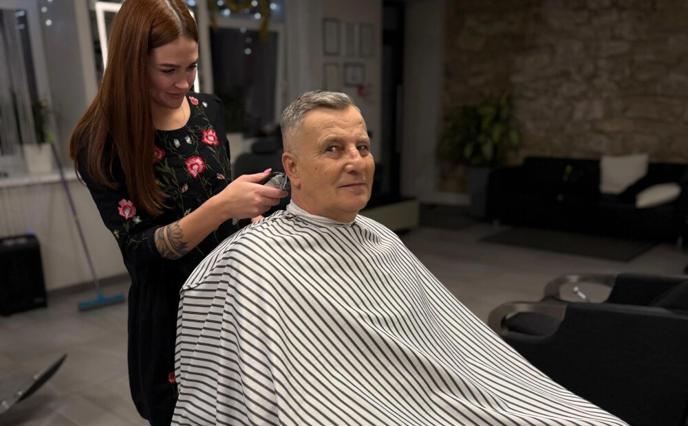 "To kungu gaidām ar prieku" - Cēsu frizieres stāsta, kādi matu sakārtojumi ir modē senioriem