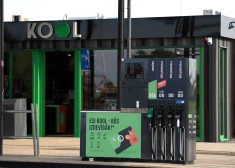 В Латвии решили жестче контролировать цены на топливо: за лишнюю наценку придется заплатить