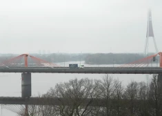 Uz Dienvidu tilta estakādēm Rīgā drīz atkal drīkstēs braukt ātrāk