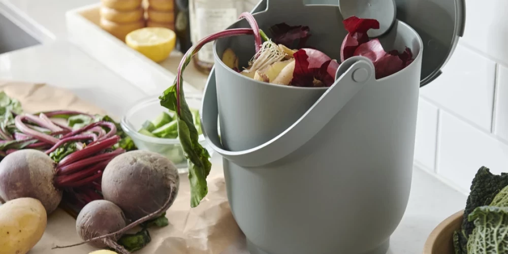 Почти каждое пятое домохозяйство в Латвии до сих пор не сортирует отходы, хотя у соседей ситуация заметно лучше.