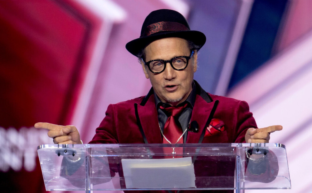 Aktieris Robs Šneiders aicina ASV atjaunot obligāto militāro dienestu