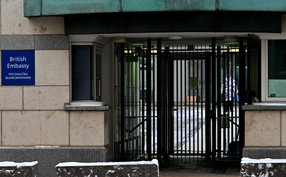 Krievija sāk "diplomātisko karu" ar Lielbritāniju, izraidot tās vēstniecības darbinieku