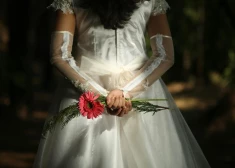 Līgava noklausās zemisku sarunu starp draudzenēm: dzirdētais liek pieņemt skarbu lēmumu