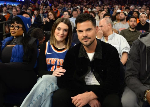 Aktieris Teilors Lautners ar sievu Teilori Doumu.