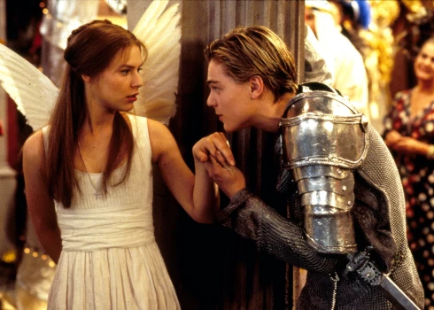 Klēra Deinsa un Leonardo Dikaprio filmā "Romeo un Džuljeta".