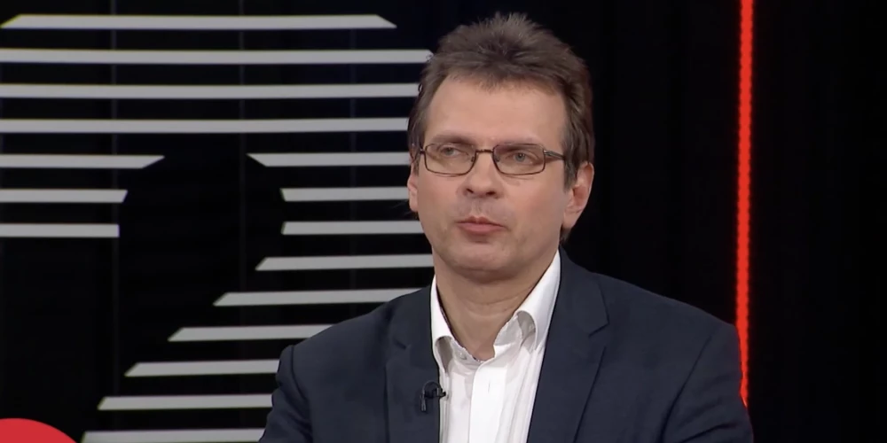 No amata pienākumu pildīšanas atstādināts VDAA Informācijas tehnoloģiju atbalsta departamenta direktors Oļegs  Fiļipovičs.