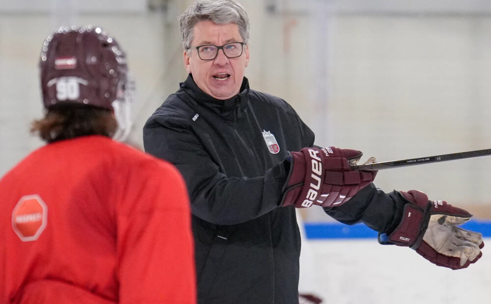 FOTO: Latvijas hokejisti sāk gatavoties pasaules čempionātam; neskaidrības gan par sastāvu, gan treneru korpusu