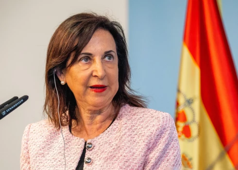 Spānijas aizsardzības ministre Margarita Roblesa paziņojusi, ka Spānija slēgusi savu gaisa telpu ASV lidmašīnām, kas piedalās uzbrukumos Irānai.