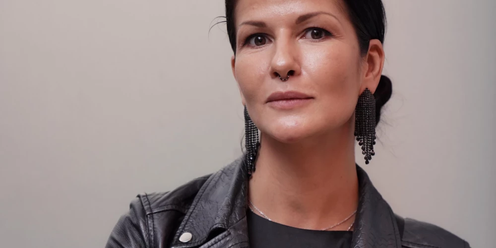 Aktrise Kristīne Belicka nebaidās arī no fiziski smaga darba.