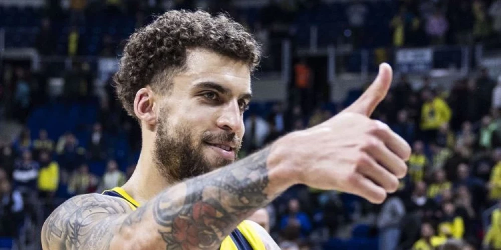 Žagara pārstāvētā "Fenerbahce" atbrīvojusies no aizsarga Skotija Vilbekina.