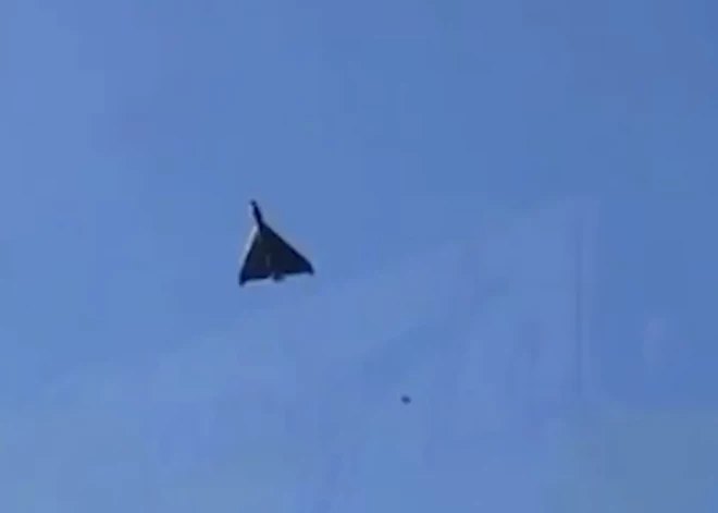 Жителей двух краев Латвии предупредили об угрозе из-за дрона у границы