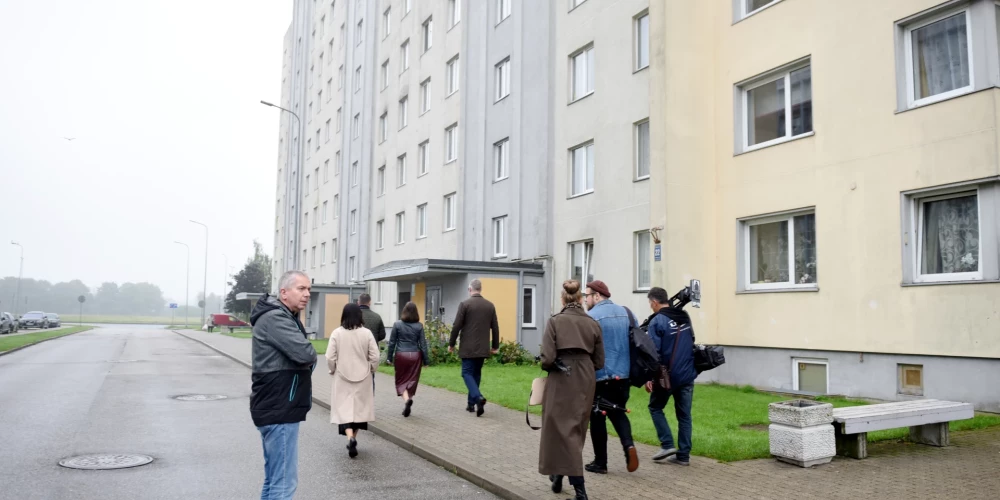 Латвийцам нужно думать самим, как себя обезопасить в случае внешних угроз.