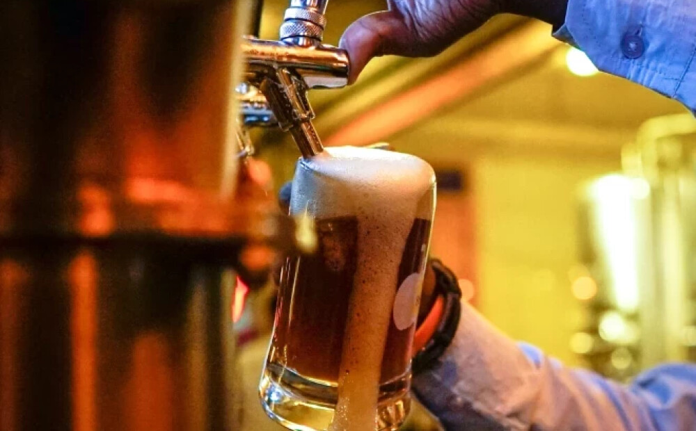 Vācija plano aizliegt alus patēriņu 14 gadus veciem jauniešiem