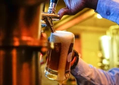 Vācija plano aizliegt alus patēriņu 14 gadus veciem jauniešiem