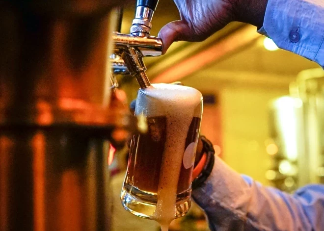 Vācija plāno aizliegt alus patēriņu 14 gadus veciem jauniešiem