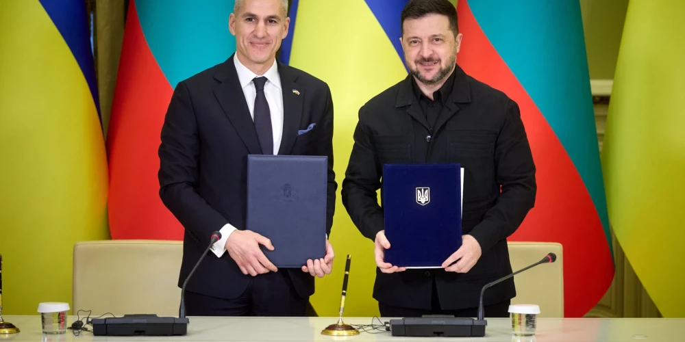 Bulgārija un Ukraina pirmdien parakstījušas vienošanos par sadarbību drošības jomā, vizītes laikā Kijivā paziņoja Bulgārijas pagaidu premjerministrs Andrejs Gjurovs.
