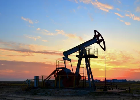 Naftas cenas pieaug.