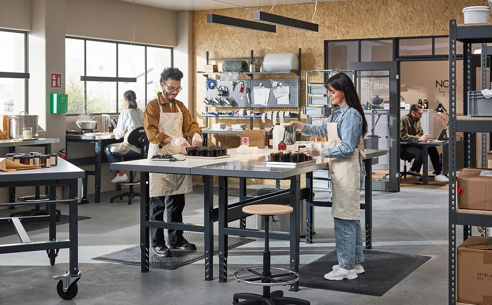 Ergonomiski darba galdi no AJ Produkti: funkcionalitāte un ilgmūžība