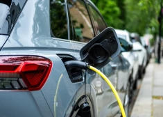 Elektroauto īpašniekiem dzīve vairs nebūs tik zaļa; plāno ieviest ierobežojumus