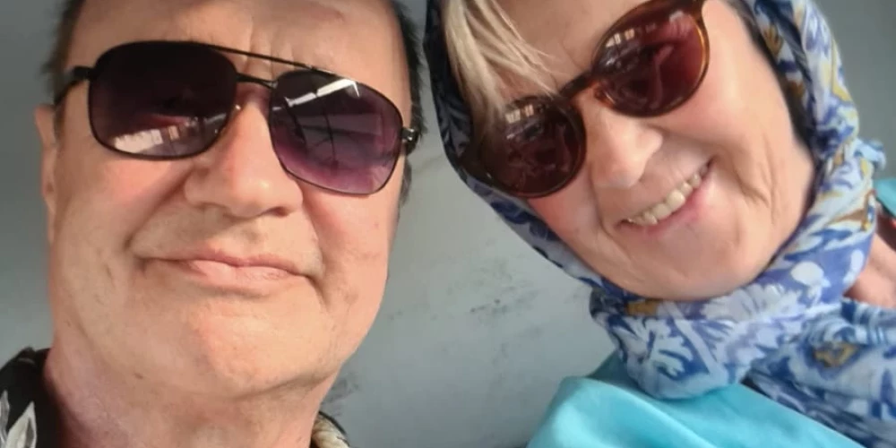 Dagnija un Jānis, cieši piespiedušies viens otram