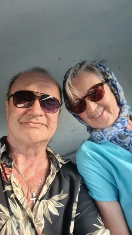 Dagnija un Jānis, cieši piespiedušies viens otram