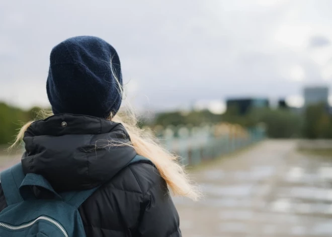 Simtiem pazušanas gadījumu gadā... Vai Latvijā tiešām cits pēc cita pazūd bērni? Policija skaidro situāciju