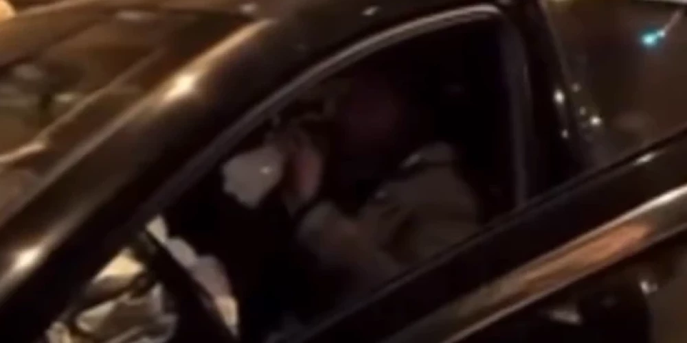 Rīgā iereibis šoferis sadragā vairākas automašīnas.