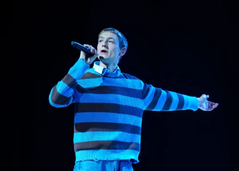 Ēcis aizpērn, kāpot uz skatuves grupas "Alejas" sastāvā "Spēlmaņu nakts" balvu pasniegšanas ceremonijā.