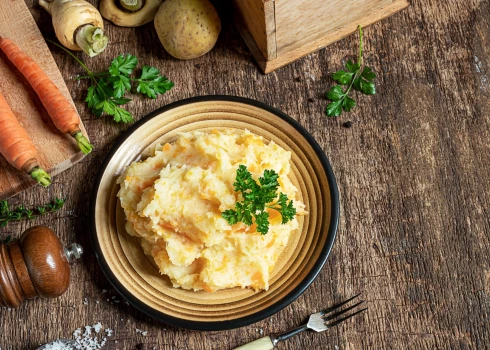 Pavasarī pērno ražu pagatavo gardā dārzeņu biezenī.