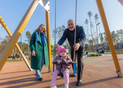 В Юрмале повысили выплаты при рождении ребенка.