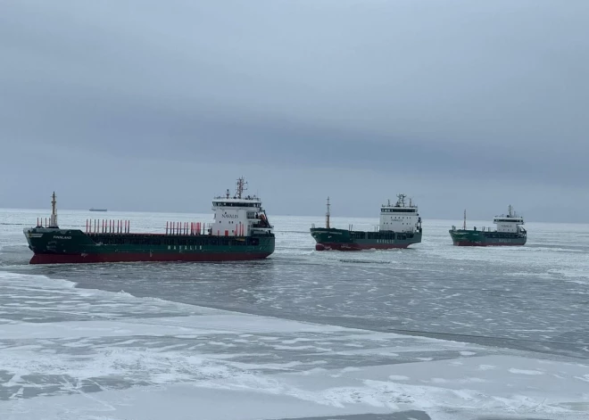 Šodien Rīgas ostā uz ledlauža VARMA klāja notika svinīgs ledus navigācijas sezonas noslēguma pasākums, kura ietvaros tika izteikta pateicība ledlauža VARMA un kuģa LAURA apkalpēm, kā arī Rīgas brīvostas pārvaldes kapteiņdienesta un “LVR Flote” darbiniekiem krastā par teicami paveiktu darbu šī gada sarežģītajos ziemas apstākļos.