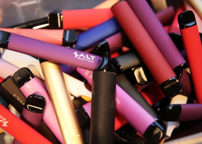 В Латвии хотят ввести депозитную систему для электронных сигарет: Сейм поддержал срочные поправки