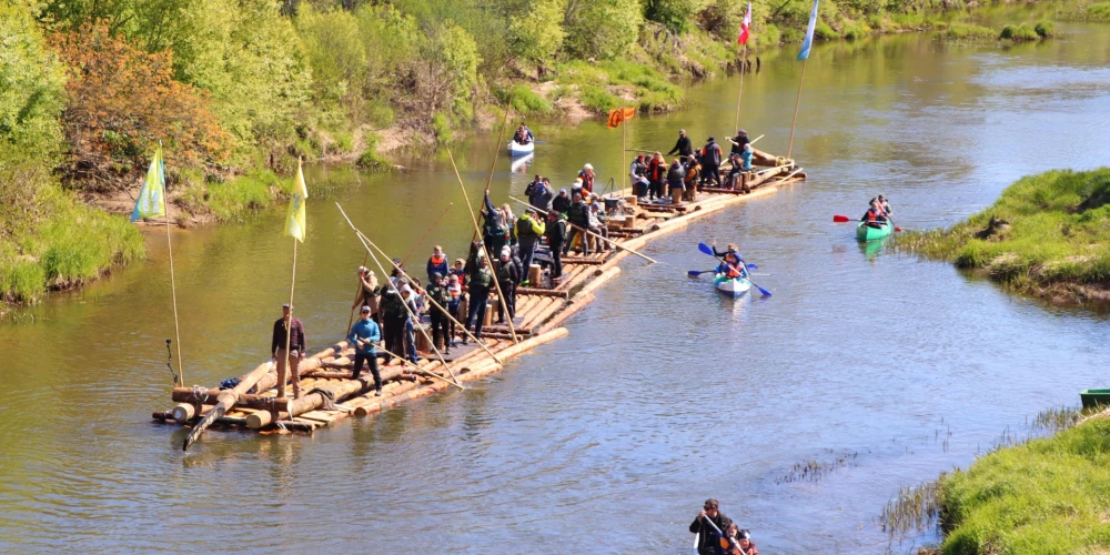 Bārtas plostnieku svētki kļuvuši par skaistu tradīciju pasavarī.