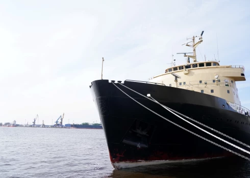 Ledlauzis "Varma" Rīgas brīvostā.