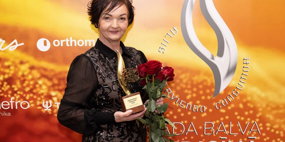 Ingrīda Kalna ar iegūto balvu.