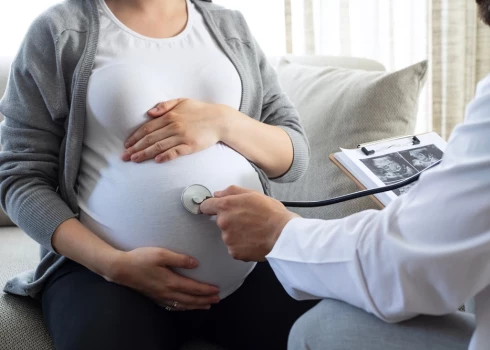 Ja zināms, ka paciente ir grūtniece, lēmums par vakcināciju ir ļoti individuāls.