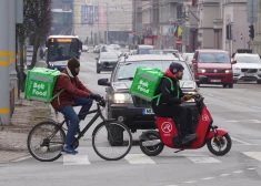 В Латвии хотят ужесточить правила для водителей из третьих стран: им придется получать местные права
